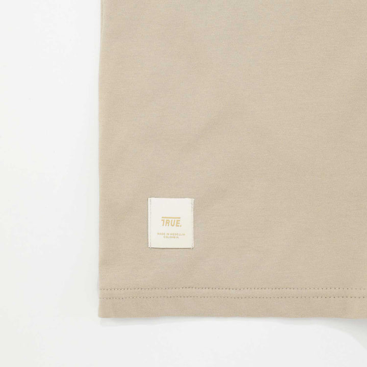 Playera Box Fit Classy Logo - Camel