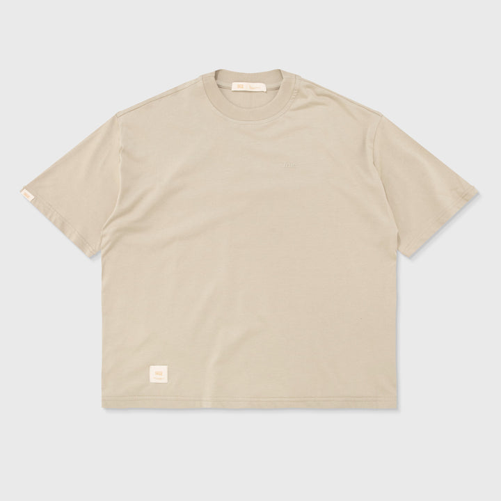 Playera Box Fit Classy Logo - Camel