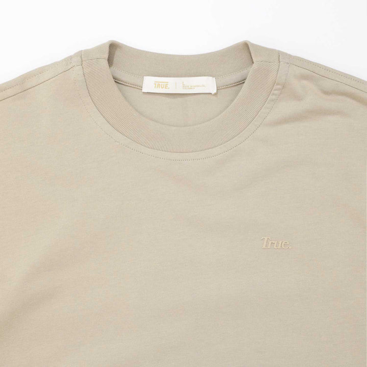 Playera Box Fit Classy Logo - Camel