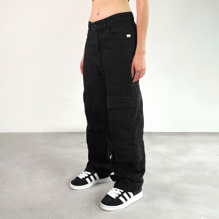 Pantalon cargo color negro